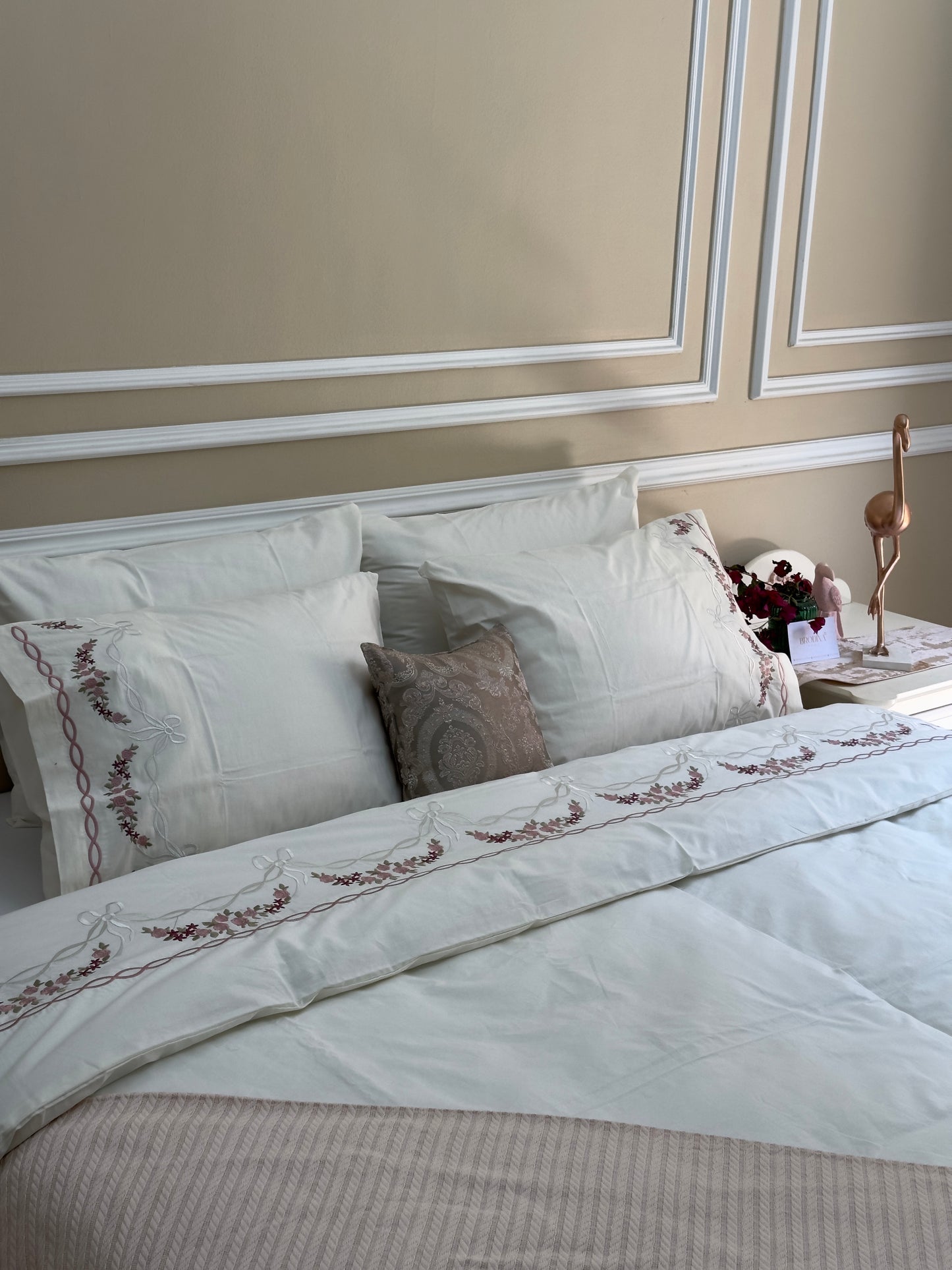 PARURE "OPALINE" EN 6 PIÈCES - DRAP PLAT