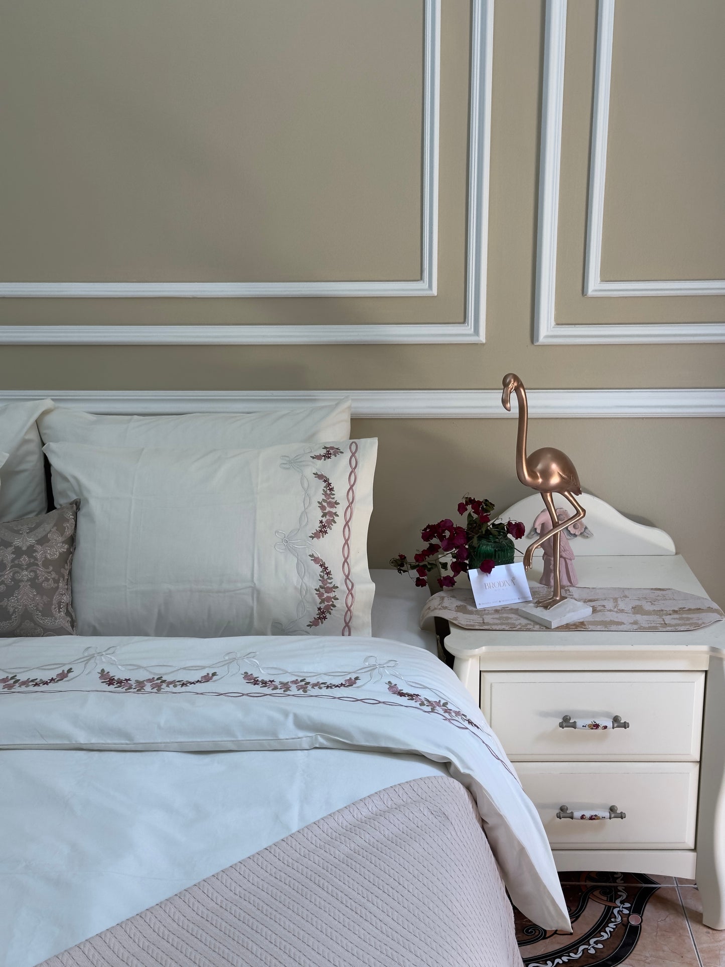 PARURE "OPALINE" EN 6 PIÈCES - DRAP PLAT